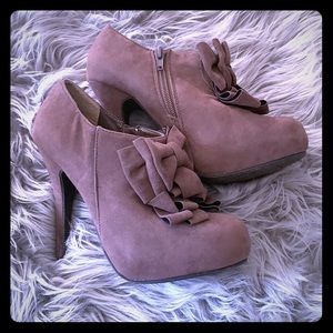 Size 6 Dollhouse heels